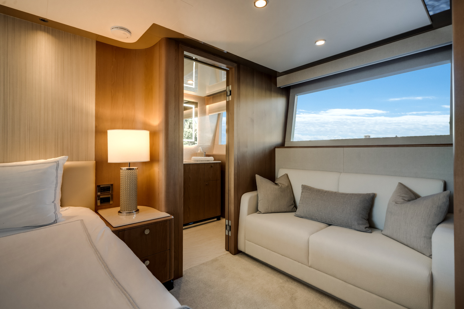 2025 Ocean Alexander 28L - Image 31