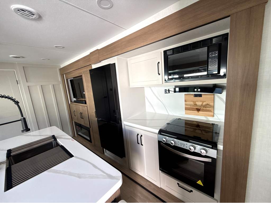 2027 VENTURE RV SPORTTREK 343VIB - Image 8