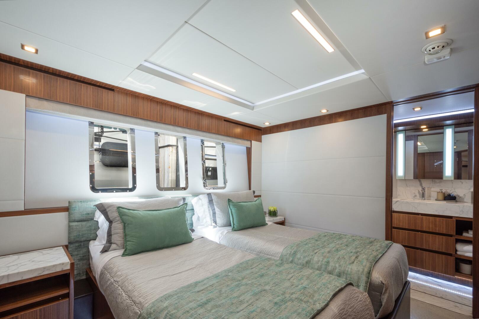 2024 Hargrave Raised Pilothouse - Image 15