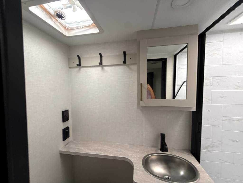 2027 VENTURE RV STRATUS 231VRK - Image 24