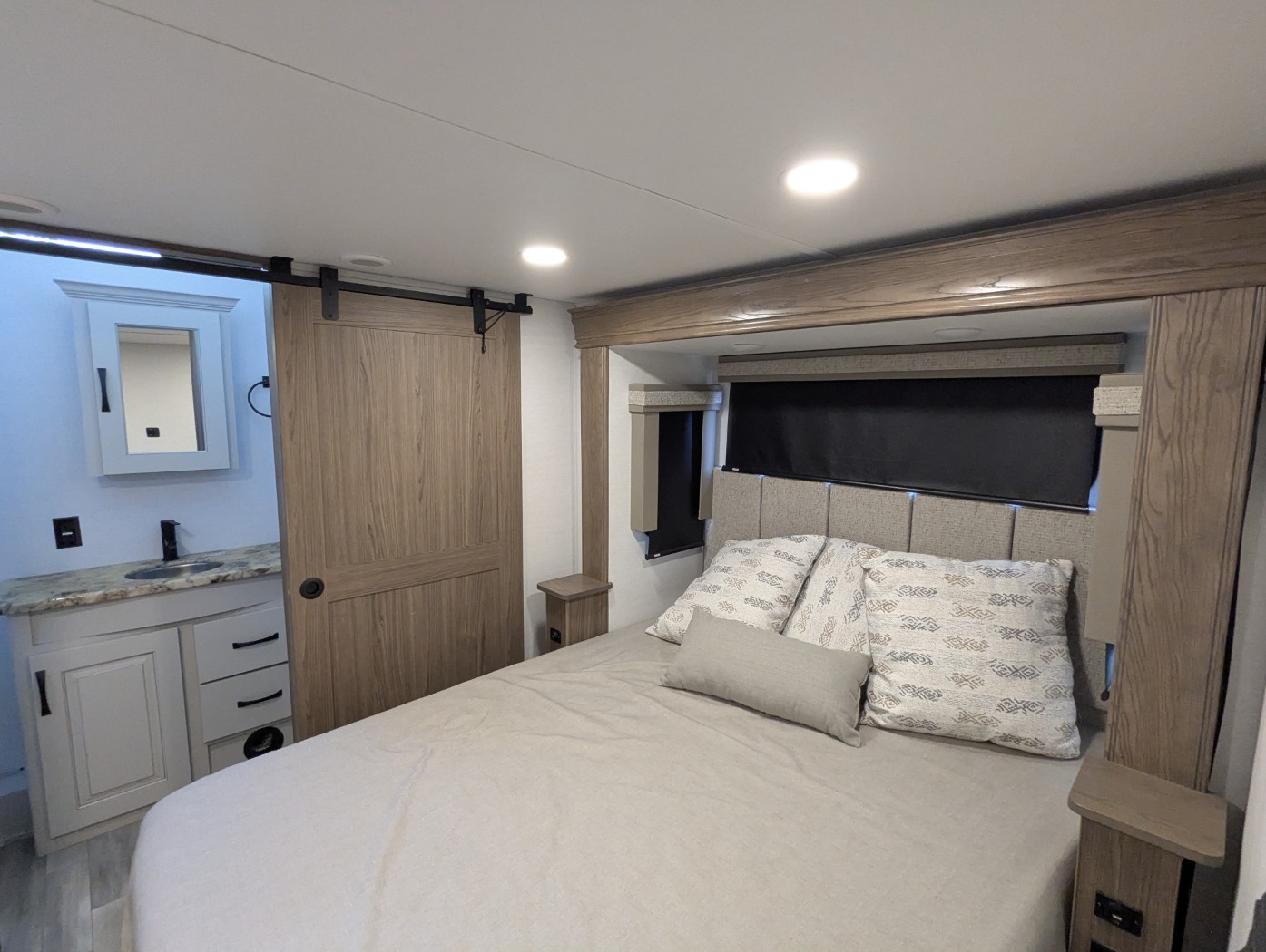 2024 Alliance RV Paradigm 395DS - Image 21
