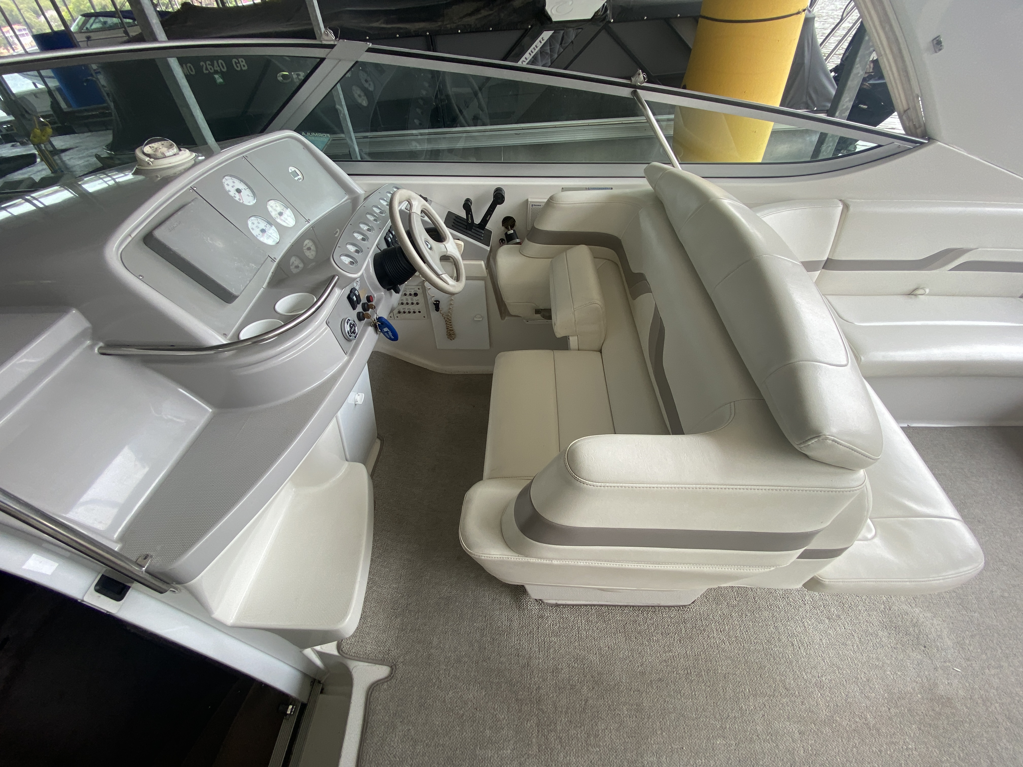 2001 Formula 370 Super Sport - Image 14