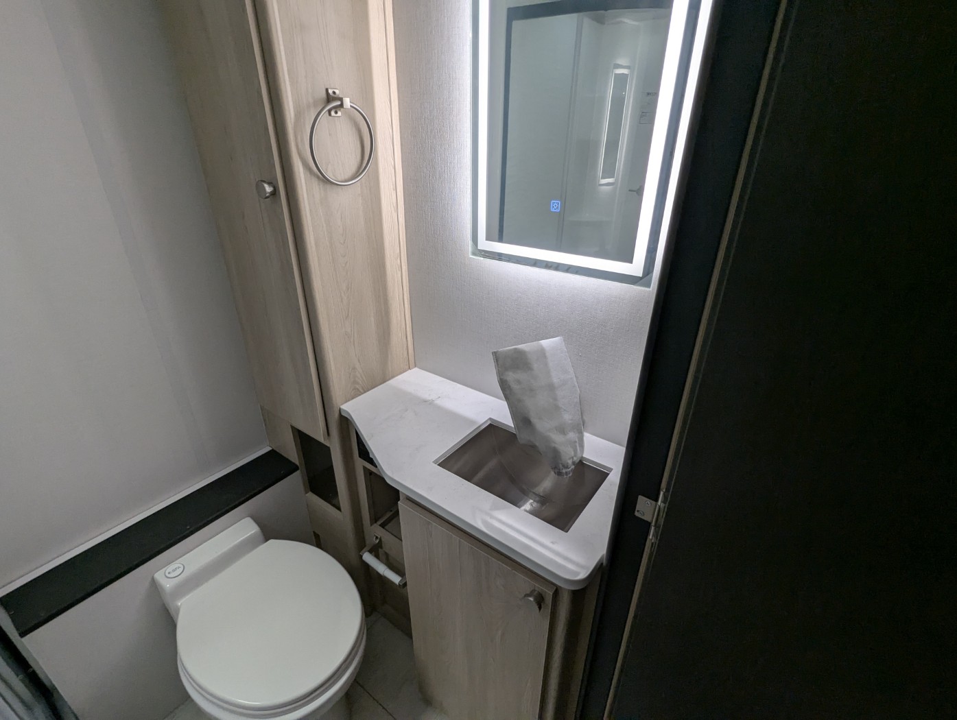 2026 Coachmen Entourage 340BH - Image 27