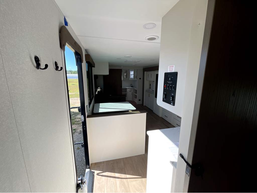 2026 GRAND DESIGN TRANSCEND 26RBX - Image 32