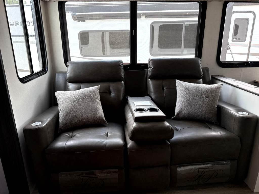 2027 VENTURE RV SPORTTREK 292VRB - Image 15