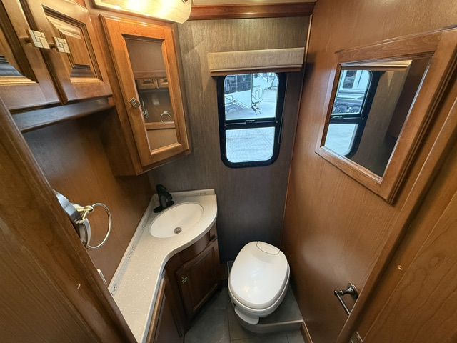 2013 Tiffin Allegro Breeze 32 BR - Image 16