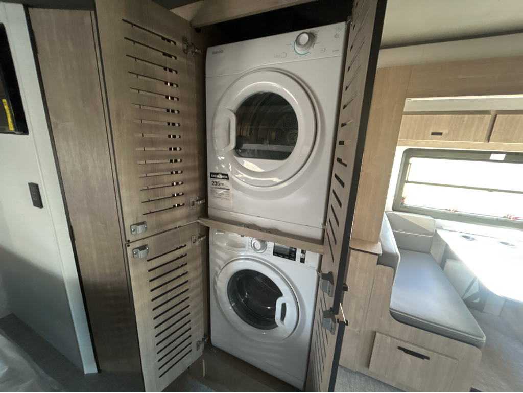 2026 GRAND DESIGN LINEAGE SERIESF 31ZW - Image 24