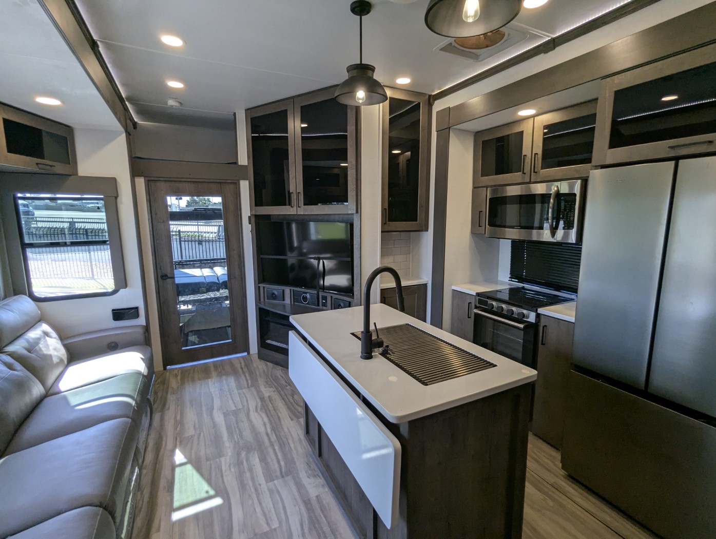 2023 Alliance RV Valor 36V11 - Image 21
