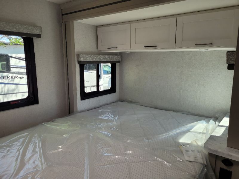 2026 Thor Motor Coach Four Winds Espec 22Z - Image 14