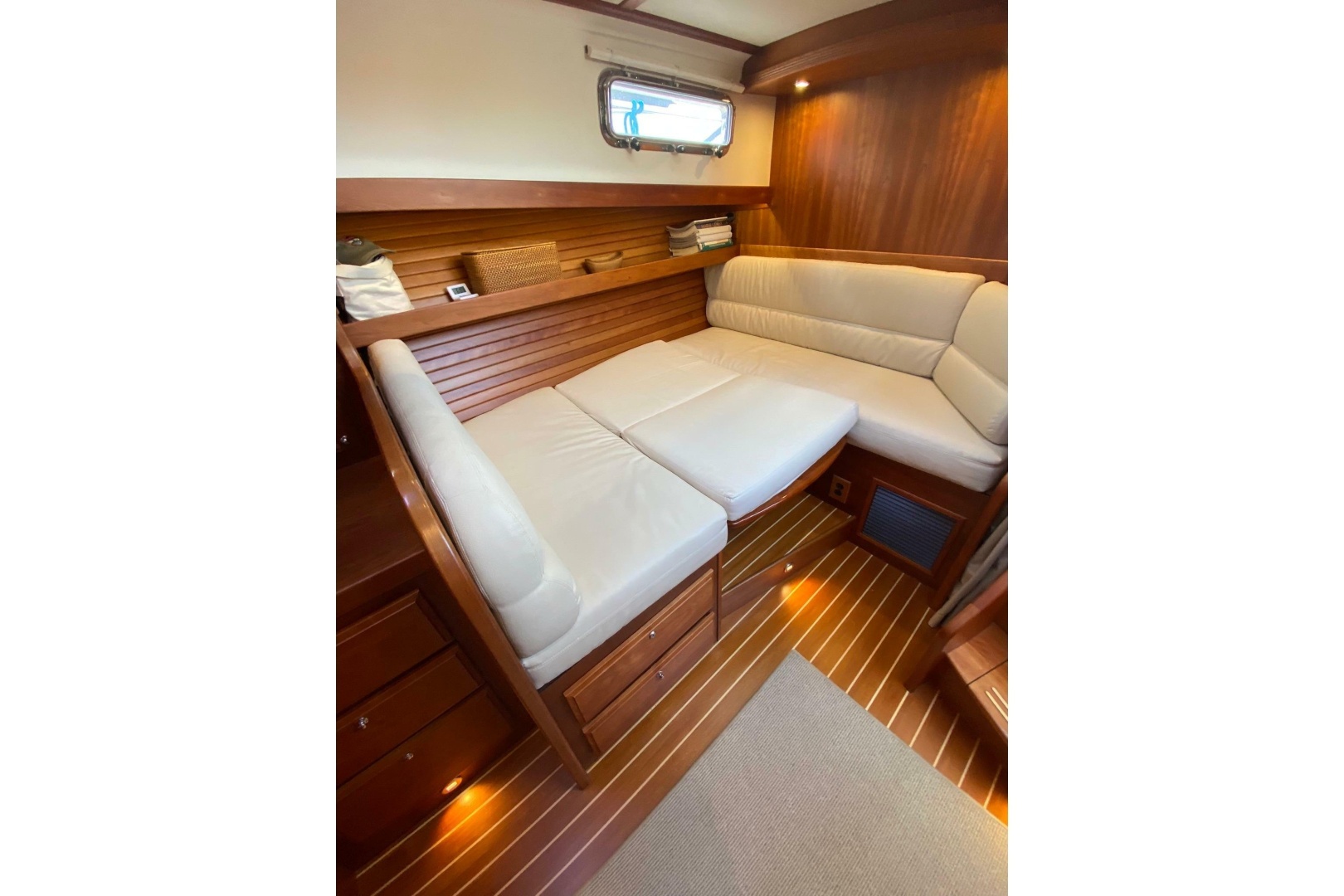 2016 Sabre 42 Fly Bridge Sedan - Image 16