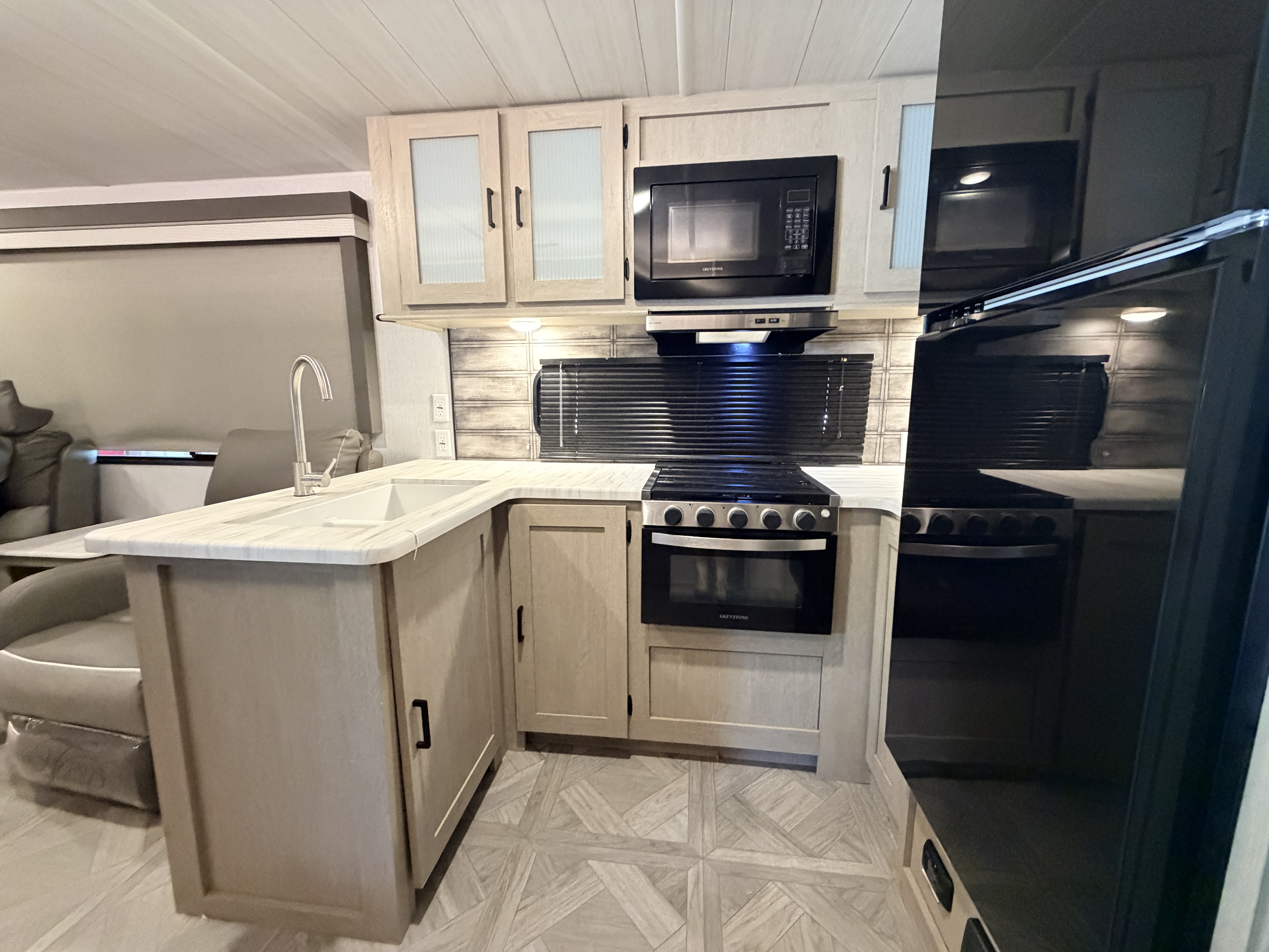 2023 Forest River Wildwood 27RK - Image 11