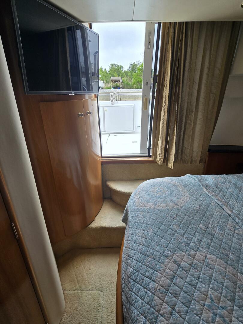2002 Carver 444 Cockpit Motor Yacht - Image 35