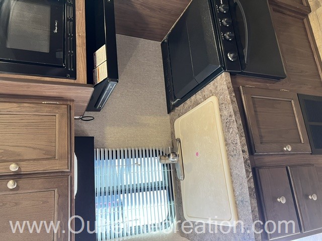 2015 Palomino Solaire 20 RBS - Image 7