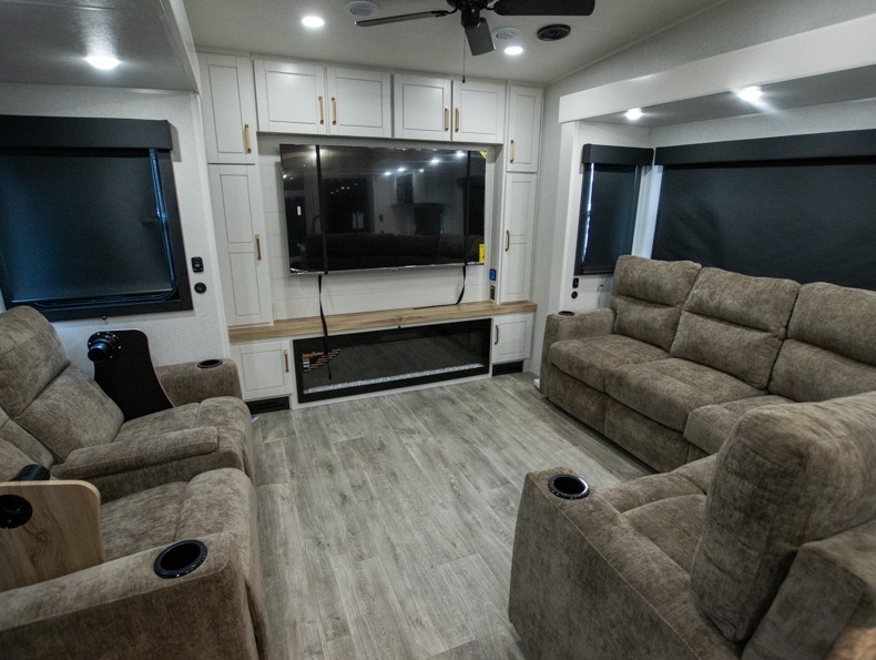 2026 Jayco Eagle 335LSTS - Image 13