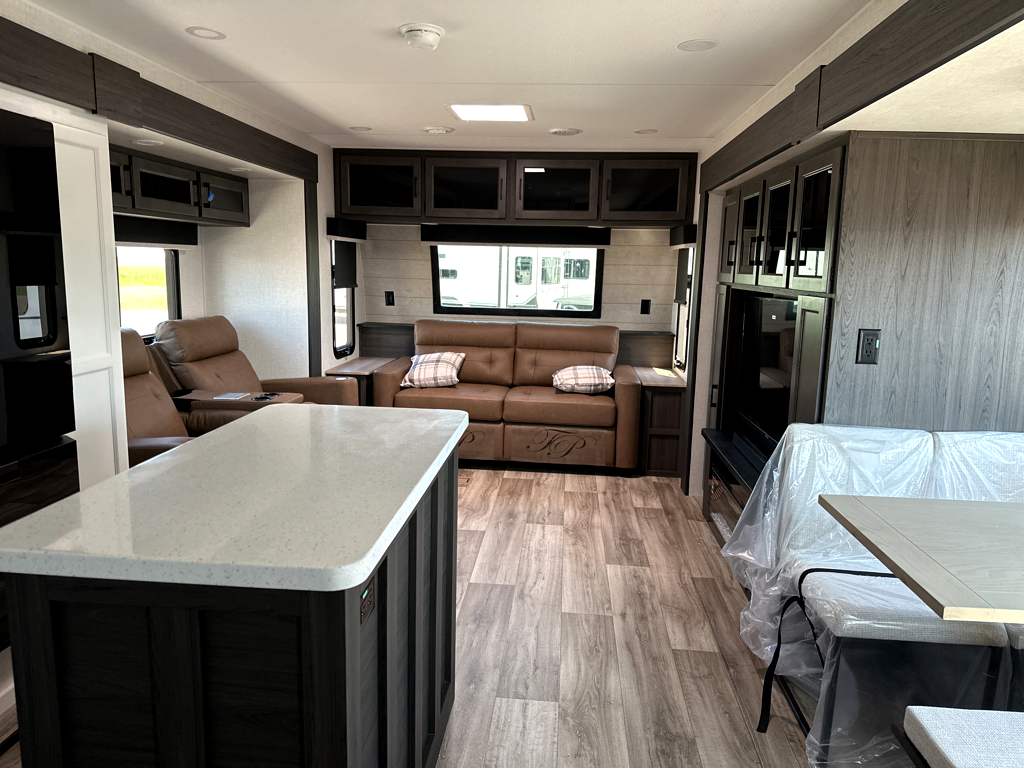 2026 VENTURE RV SPORTTREK 333VMI - Image 7