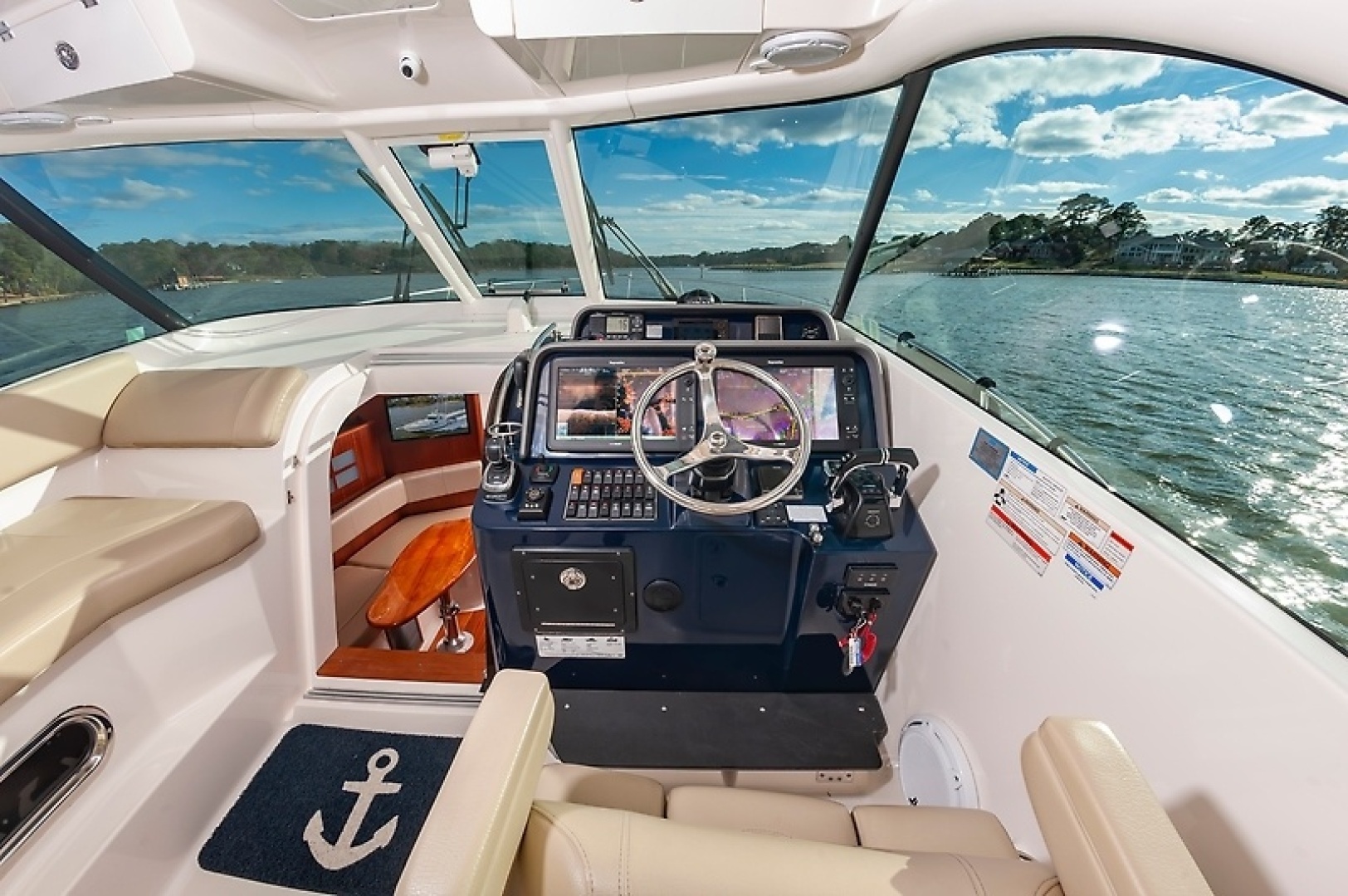 2015 PURSUIT 385 OS Base - Image 20