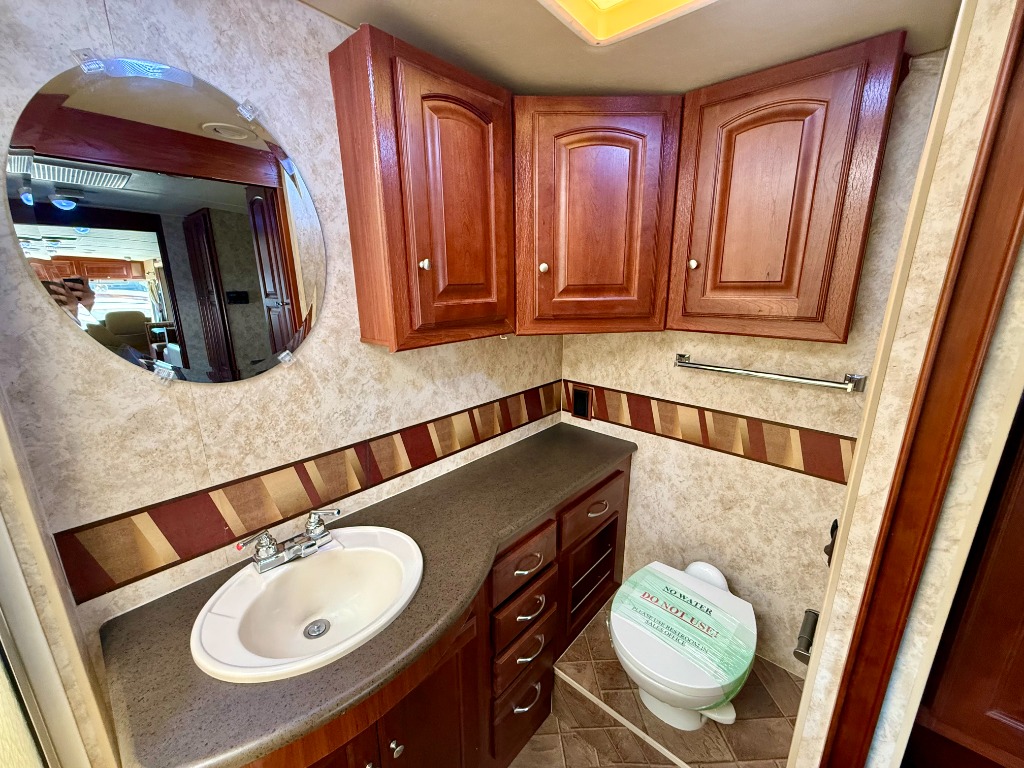 2011 Winnebago Vista 35F - Image 24