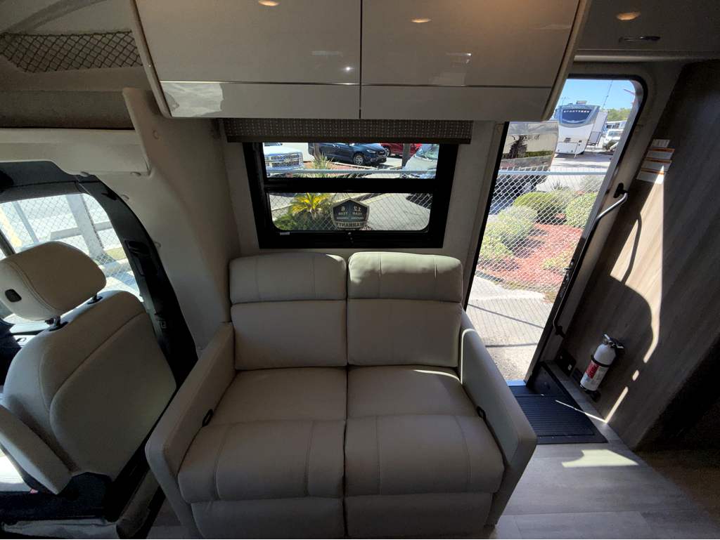 2026 THOR MOTOR COACH TIBURON 24RW - Image 16