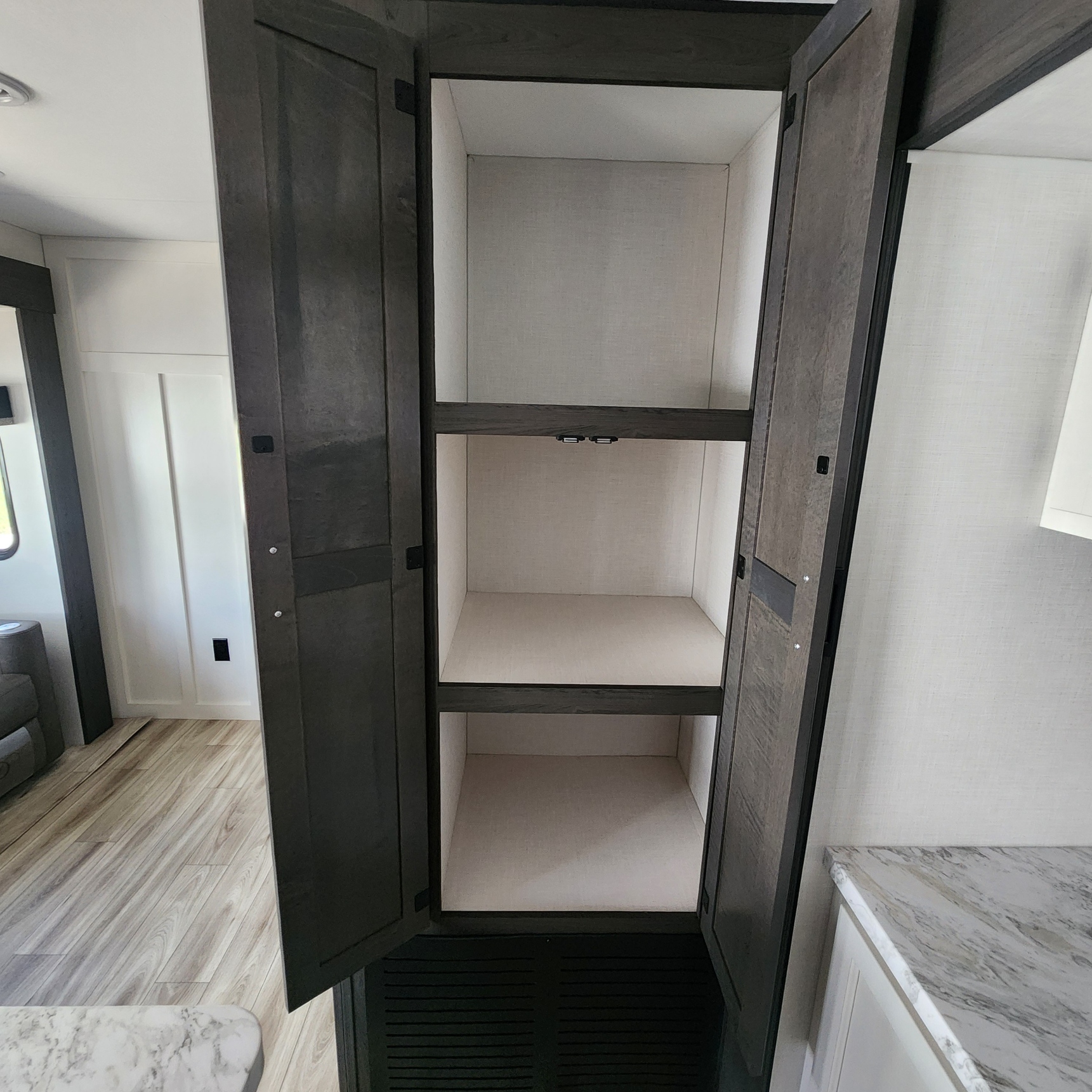 2026 VENTURE RV SPORTTREK 327VIK - Image 22