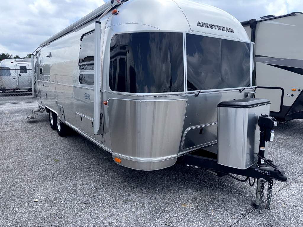 2024 AIRSTREAM GLOBETROTTER 27FB TWIN - Image 1