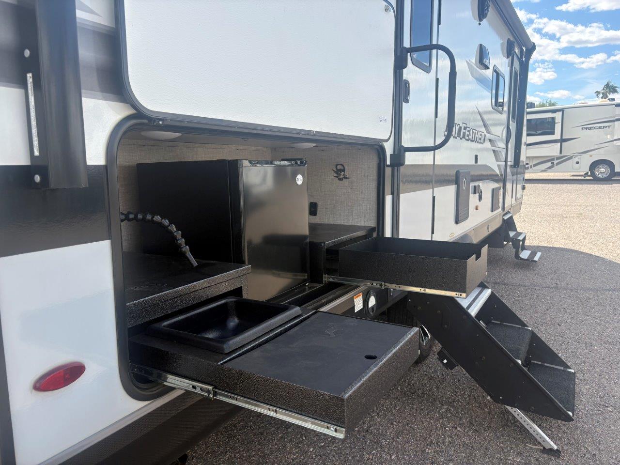 2023 Jayco Jay Feather 24BH - Image 3