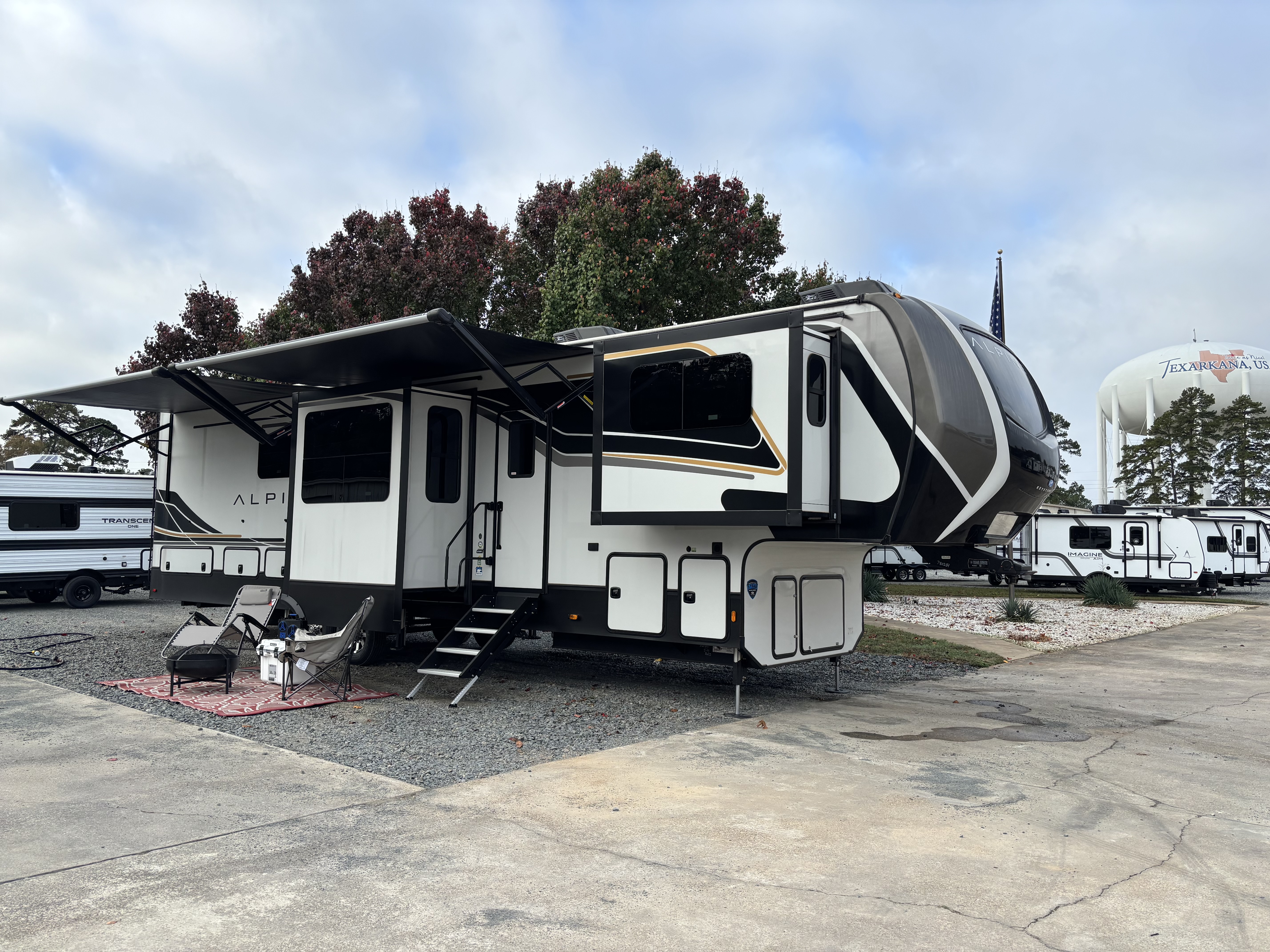 2025 Keystone Alpine 3700FL - Image 1