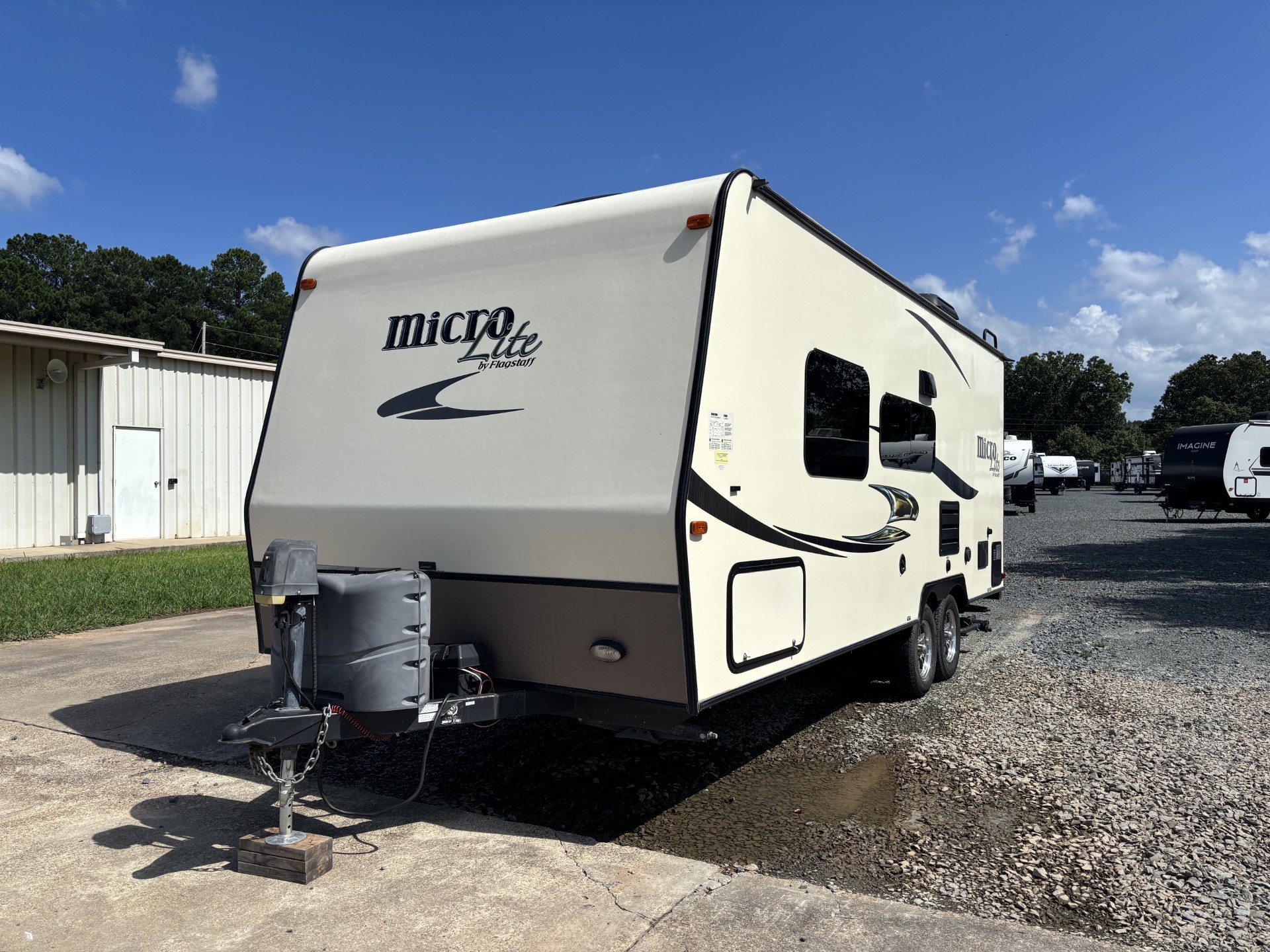 2016 Forest River Flagstaff Micro Lite 23FB - Image 4