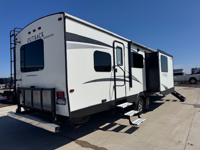 2017 Keystone Outback Diamond Super-Lite 332FK - Image 4