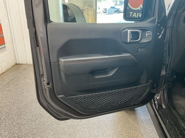 2021 Jeep Gladiator Crew Cab Mojave 4WD - Image 12