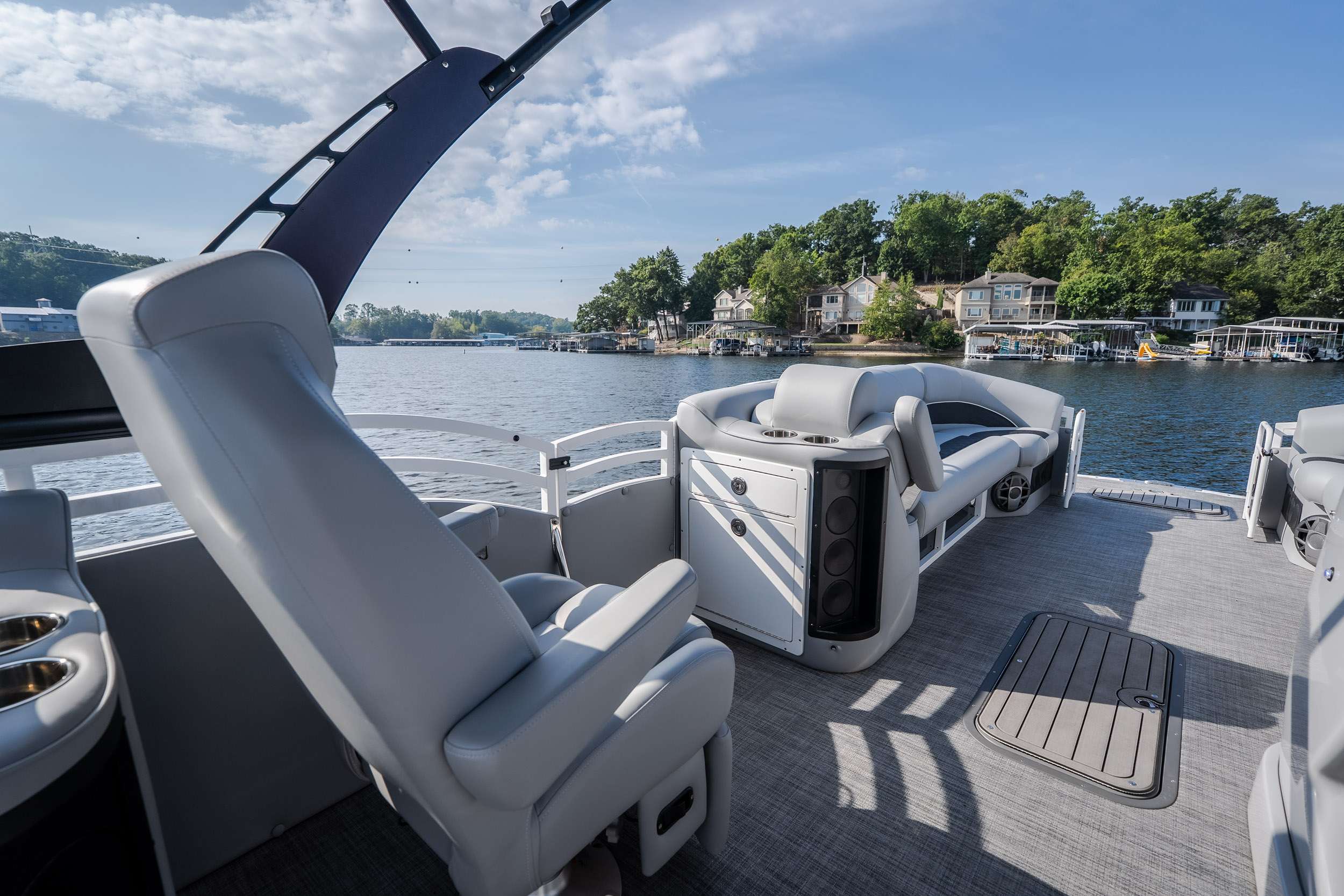 2025 JC Tritoon NepToon 25TT Sport DSL, Bow Chaise Arms - Image 31