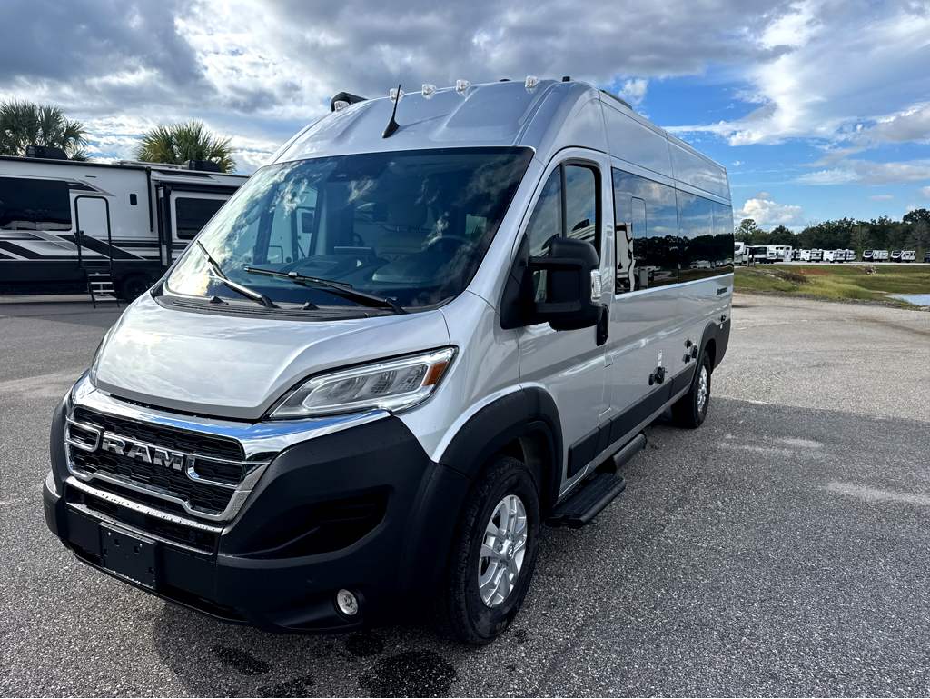 2027 THOR MOTOR COACH SEQUENCE 20L - Image 3