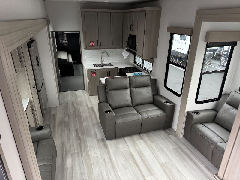 2025 Grand Design Momentum G-Class 415G - Image 24