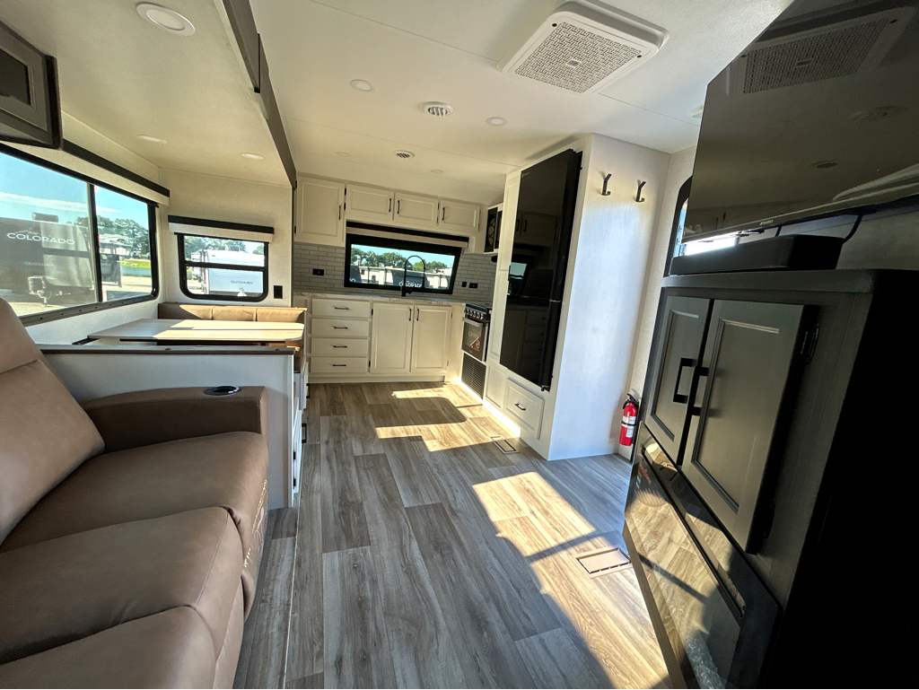 2026 VENTURE RV SPORTTREK 251VFK - Image 11