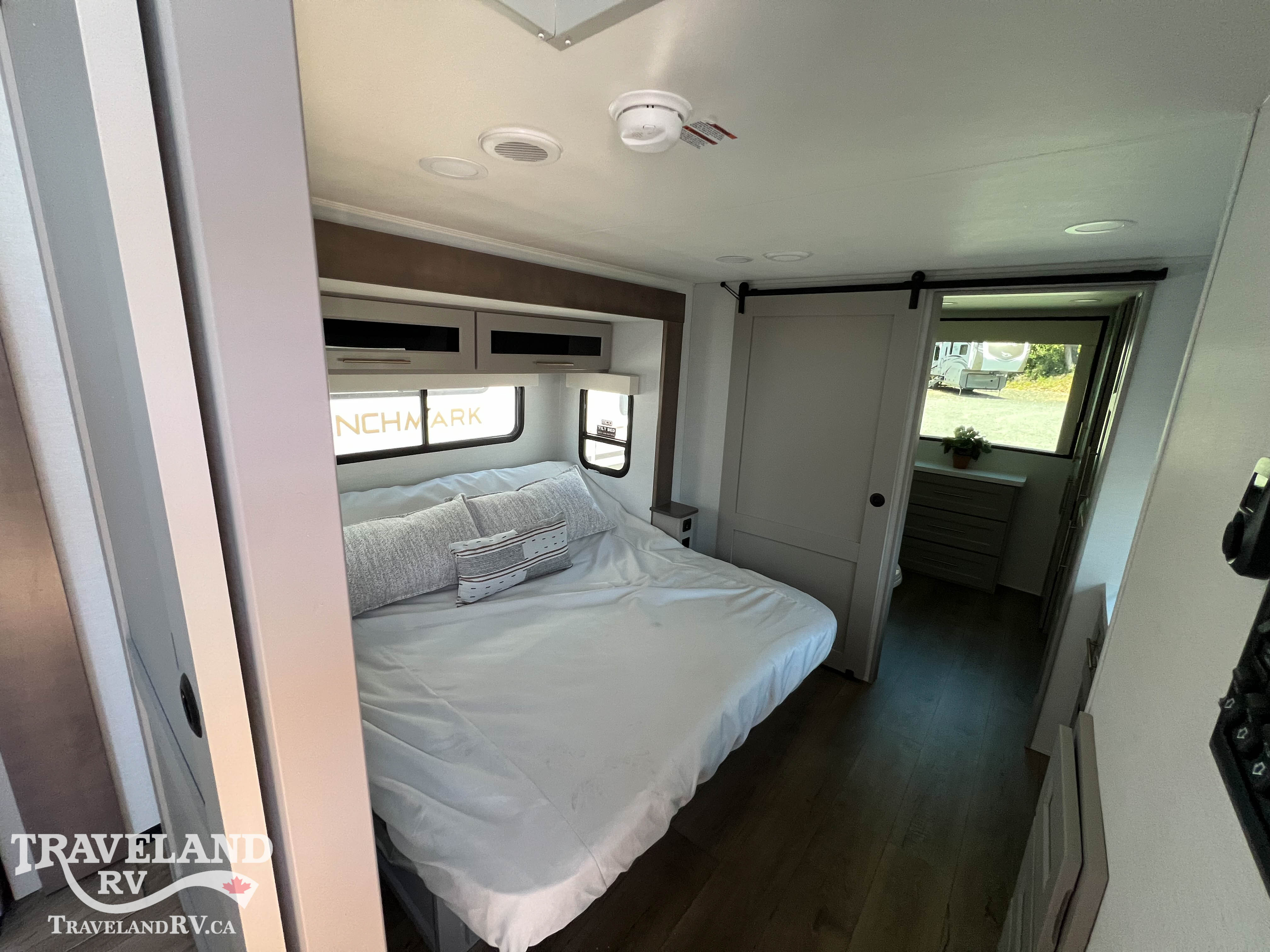 2026 Alliance RV Benchmark 44LFT - Image 14