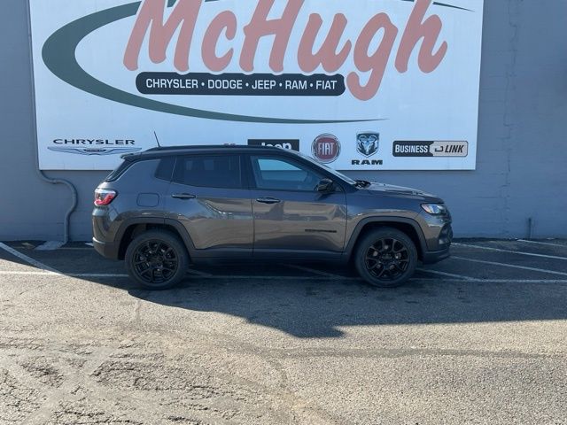 2022 Jeep Compass Utility 4D Altitude 4WD - Image 4