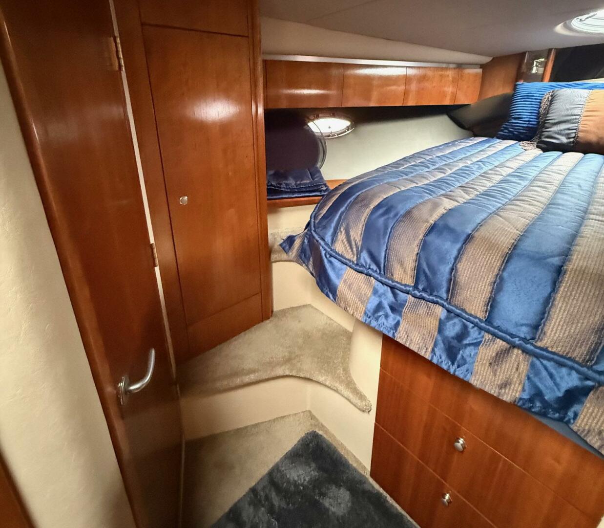 2006 Cruisers Yachts 420 Express - Image 21