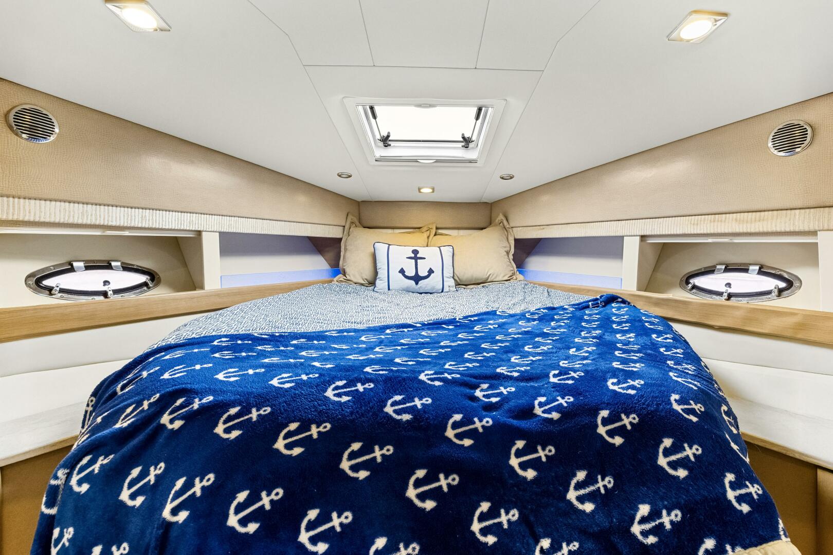 2016 Formula 45 Yacht - Image 29