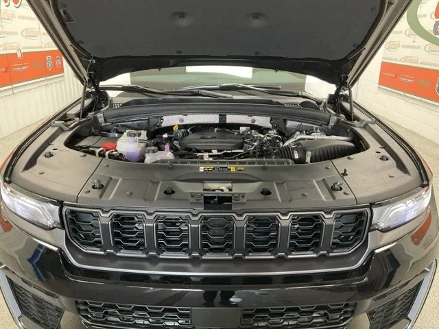 2026 Jeep Grand-Cherokee-L Laredo Altitude 4x4 - Image 17