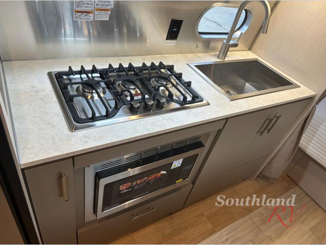 2026 Airstream Caravel 22FB - Image 10