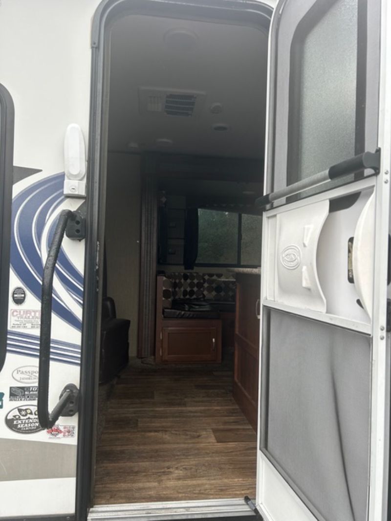 2017 Keystone Passport Ultra Lite Grand Touring 2450RLWE - Image 8