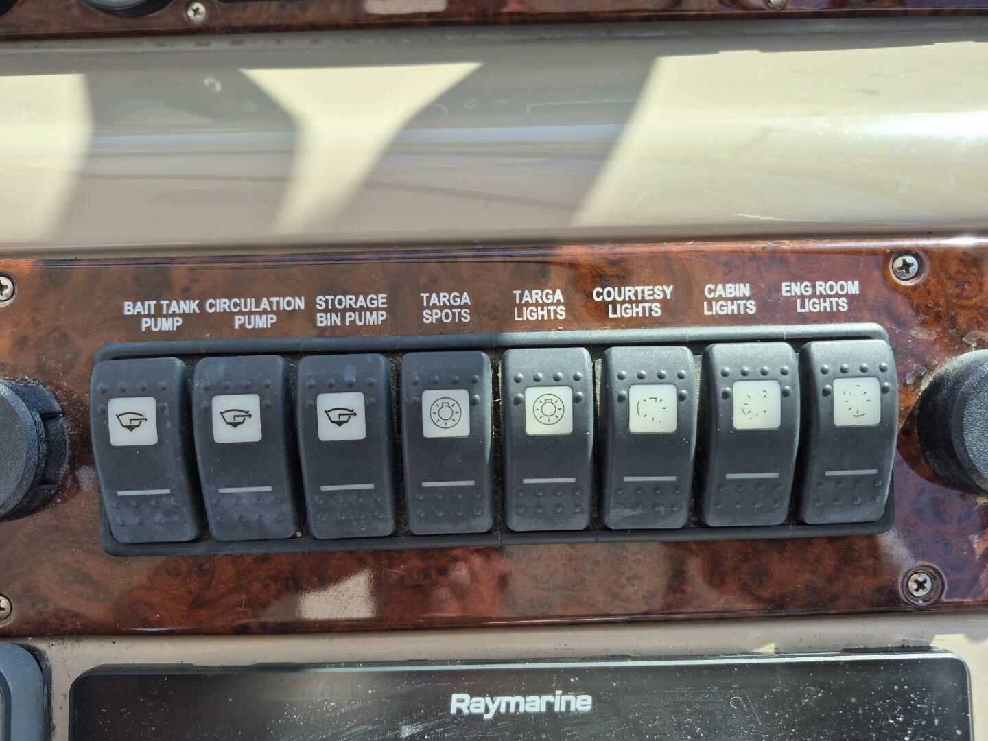 2004 Riviera 4000 Offshore - Image 29