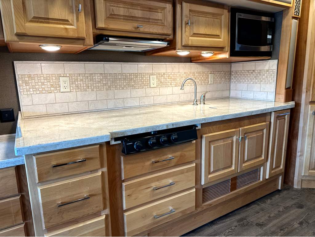 2018 TIFFIN ALLEGRO BREEZE 33 BR - Image 11