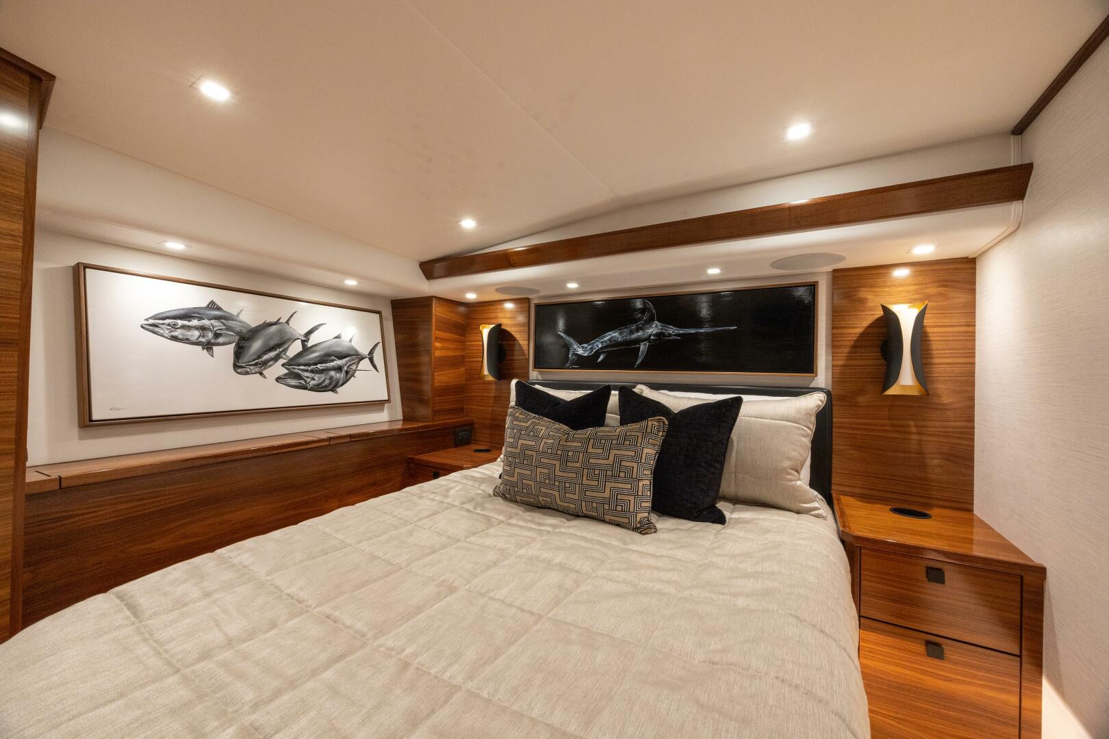 2025 Viking 82 Convertible - Image 29