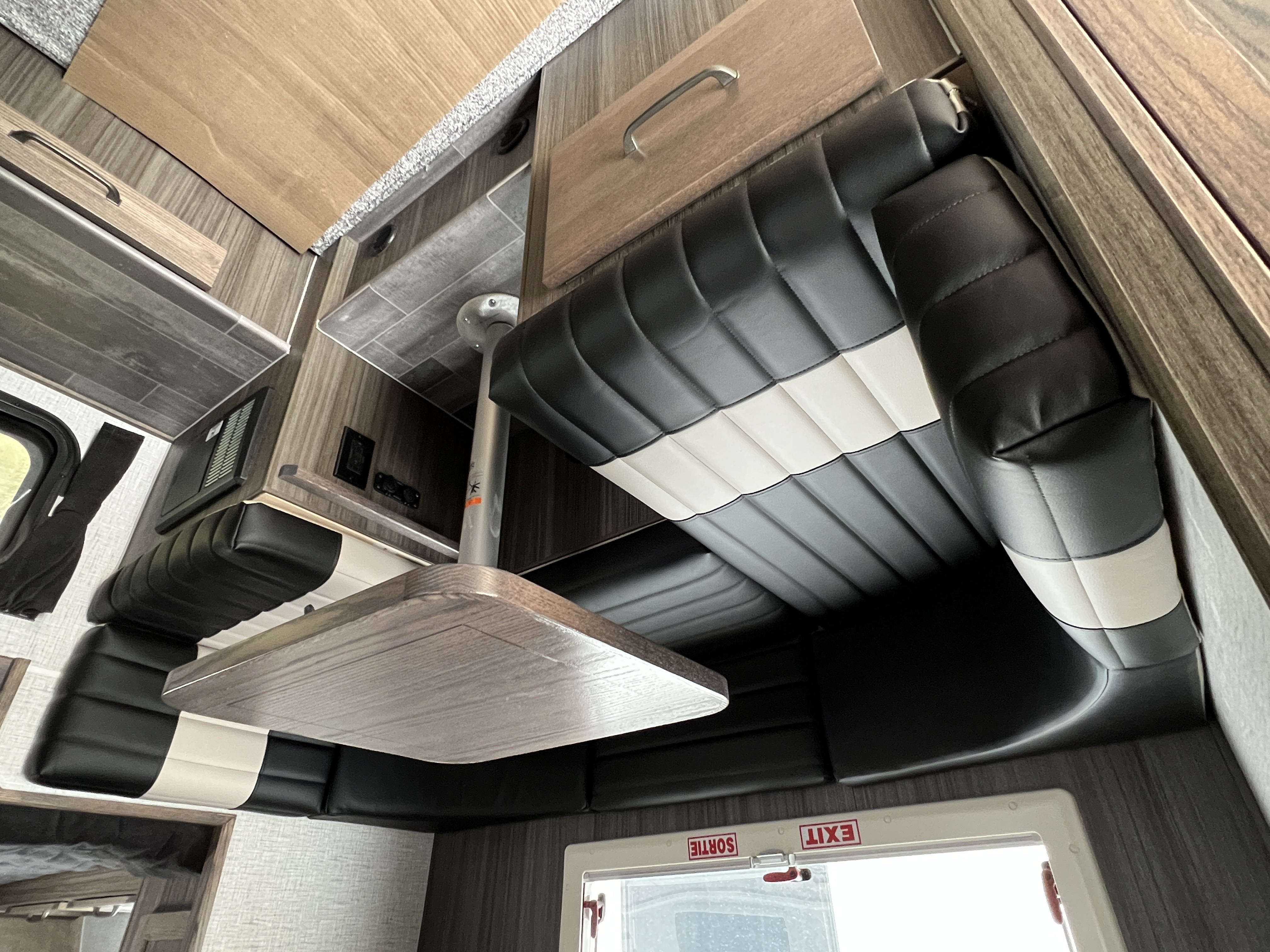 2027 NORTHERN LITE LIMITED EDITION 8-11 EX DRY BATH - Image 20