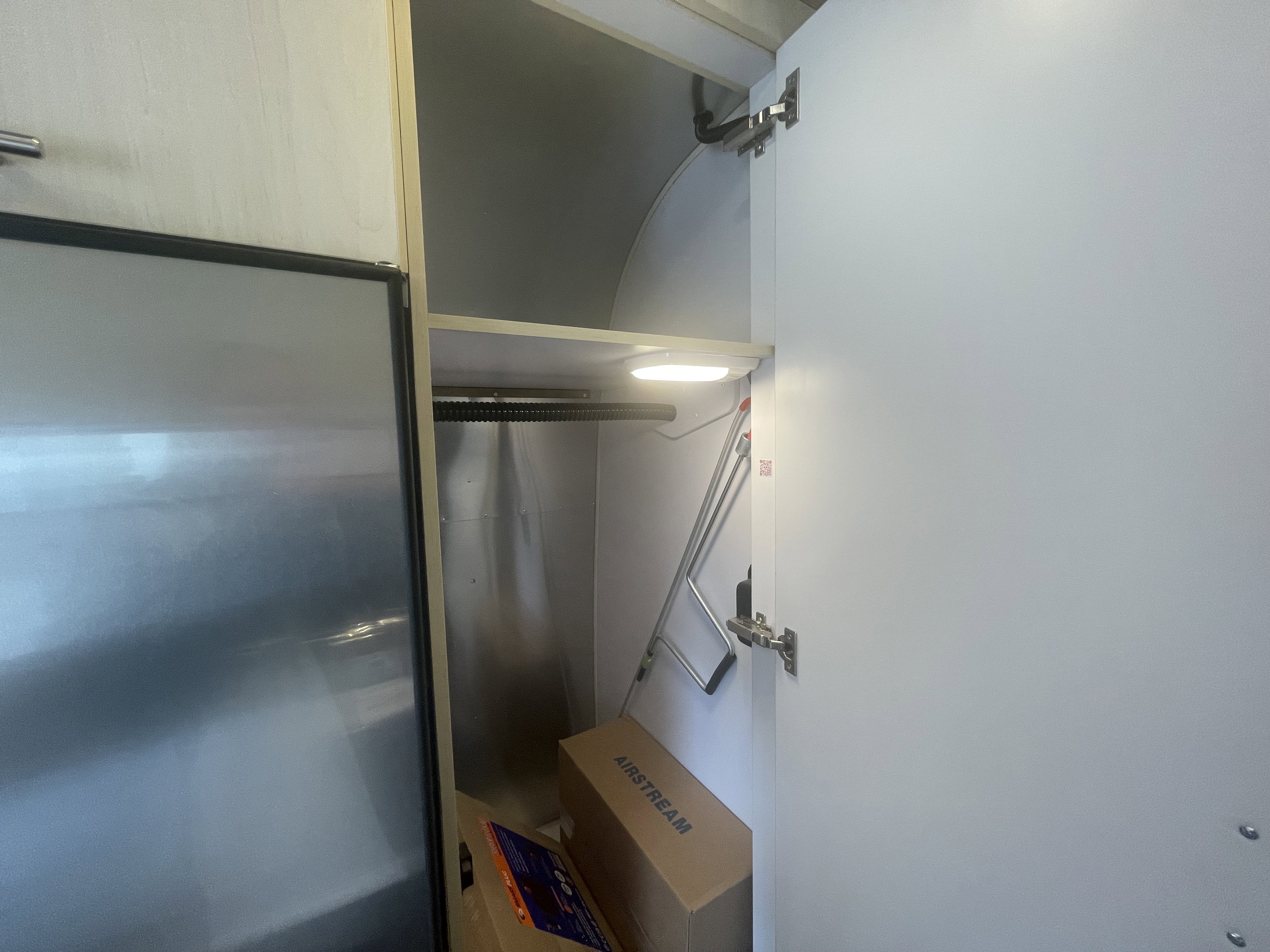 2026 AIRSTREAM FLYING CLOUD 23FBT - Image 16