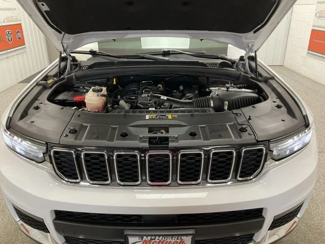 2023 Jeep Grand-Cherokee-L Laredo Altitude 4x4 - Image 9