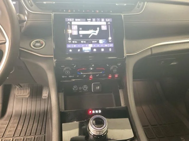 2023 Jeep Grand-Cherokee-L Laredo Altitude 4x4 - Image 16