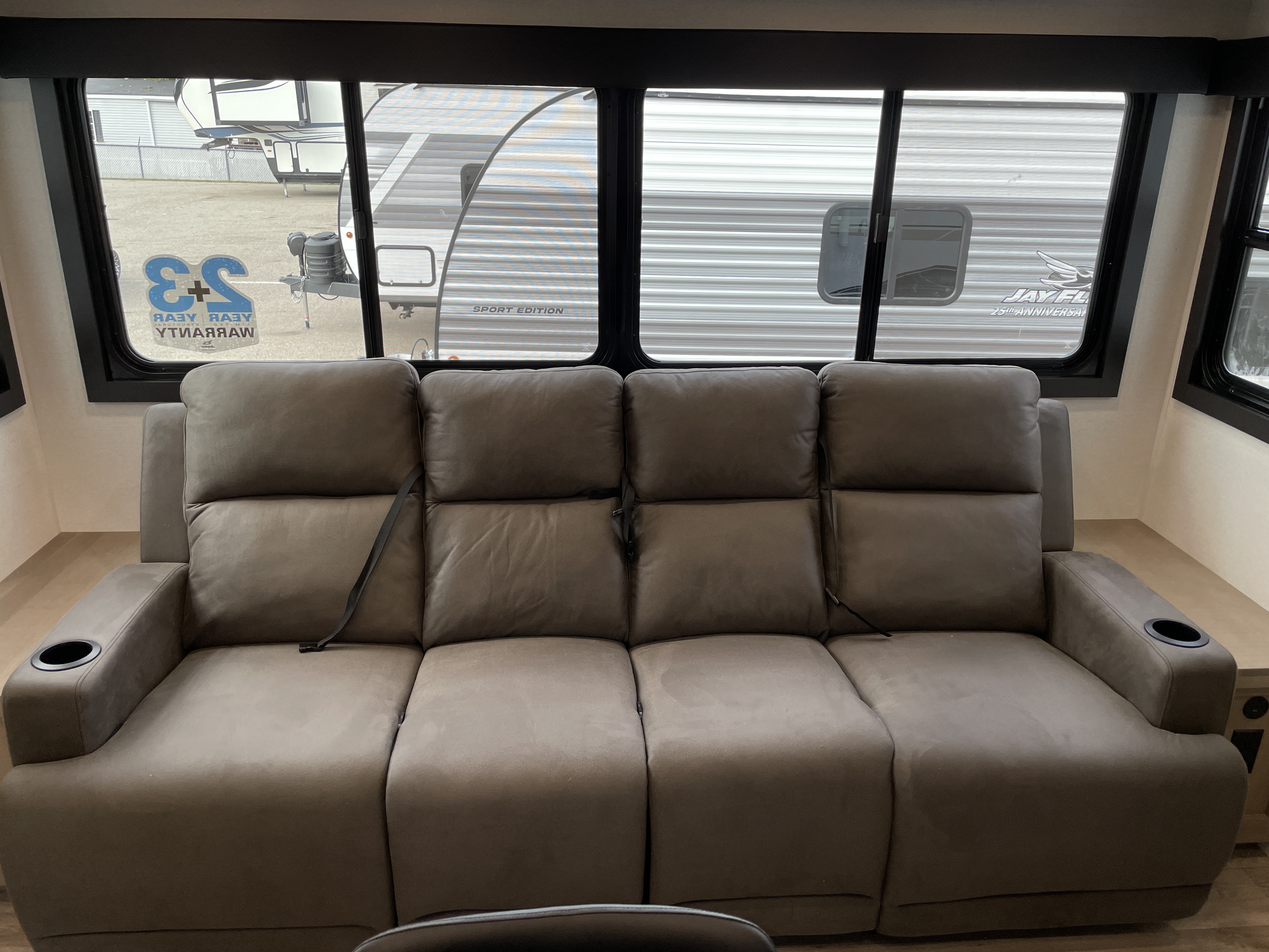 2027 Jayco Eagle 367TBTS - Image 9