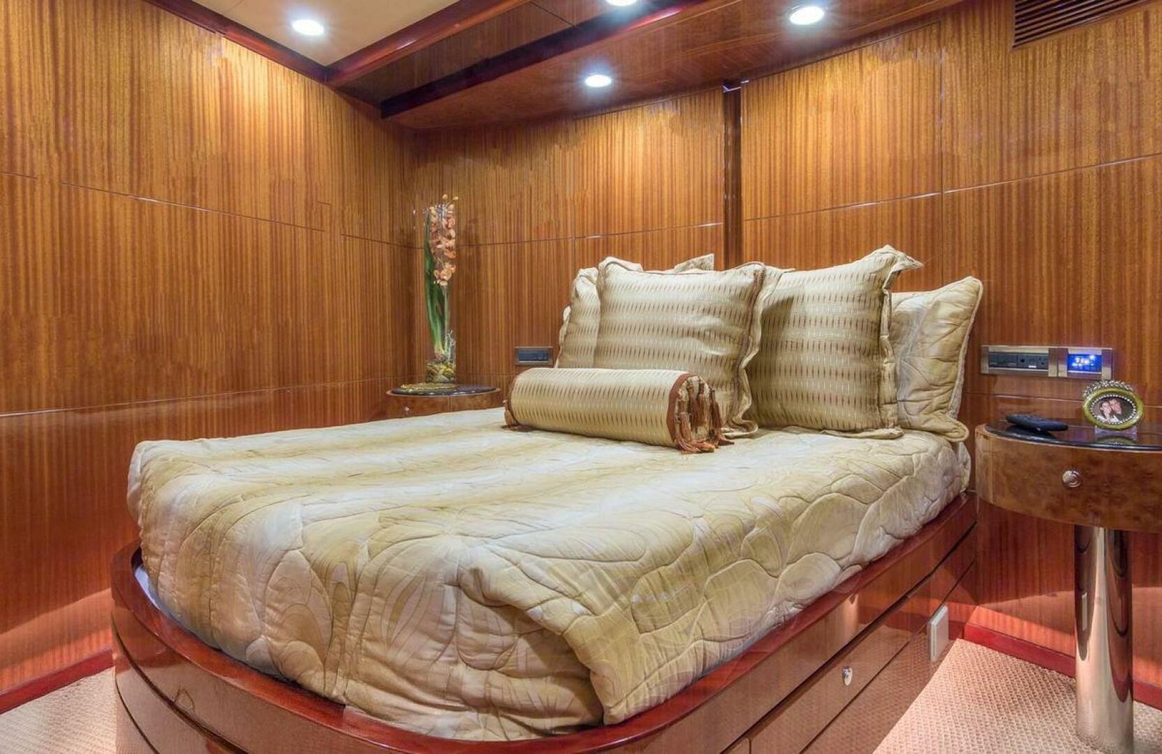 2008 Ocean Alexander 100 Skylounge Megayacht - Image 18