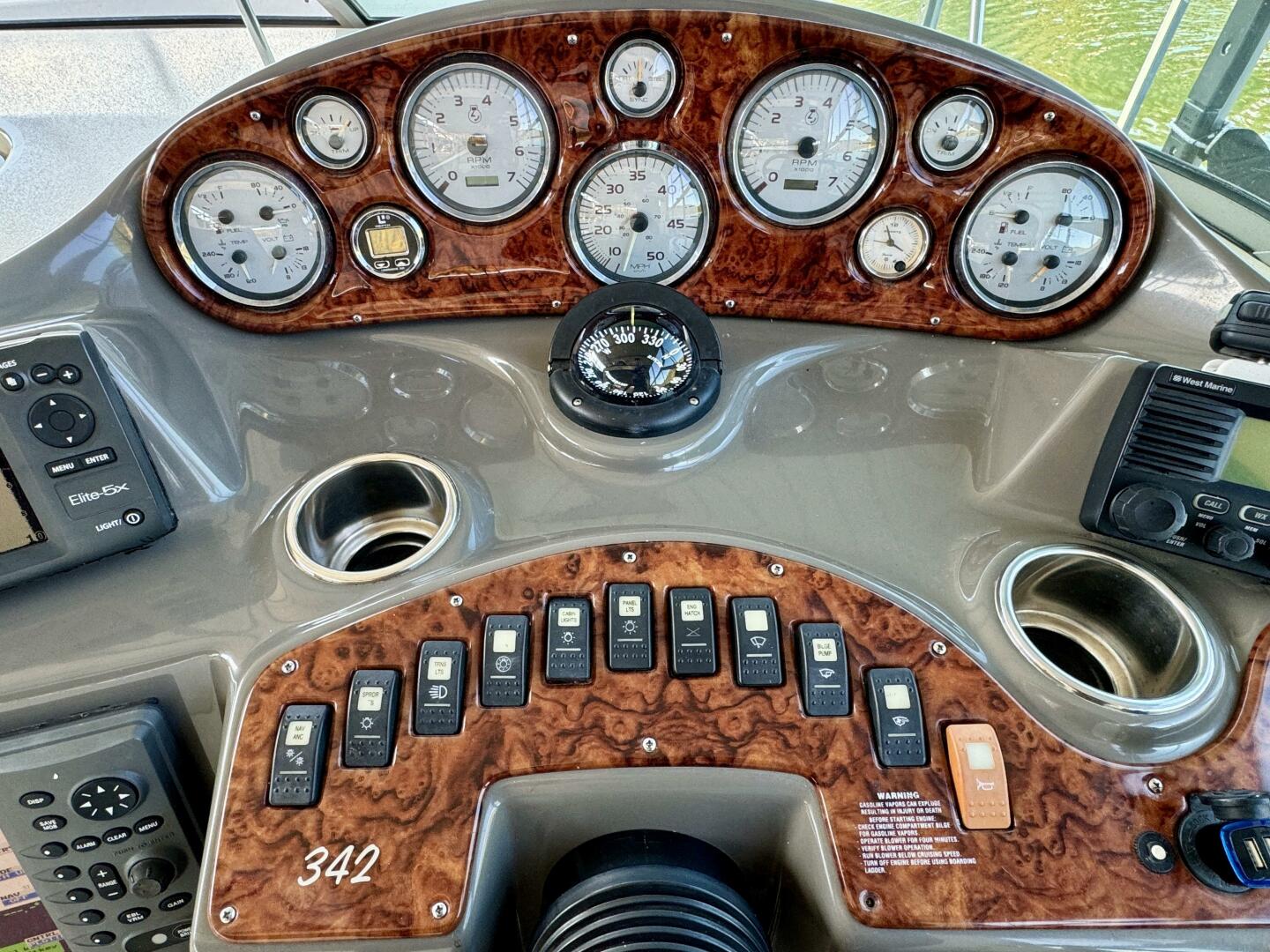 2004 Rinker 342 Fiesta Vee - Image 26